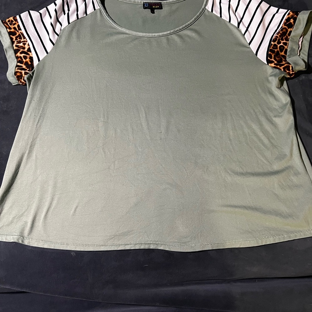 Stylish Green Top with Striped and Leopard Sleeves